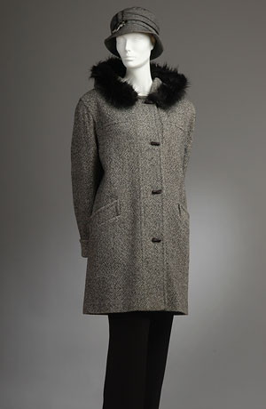 Dámský krátký kabát s kapucí