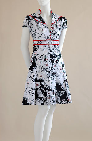 aty se sedýlkem a lemovaným stojáčkem