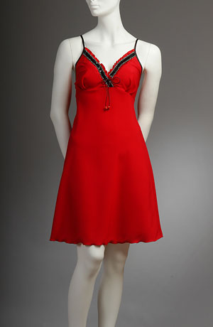 Červené šaty na ramínka prádlového typu