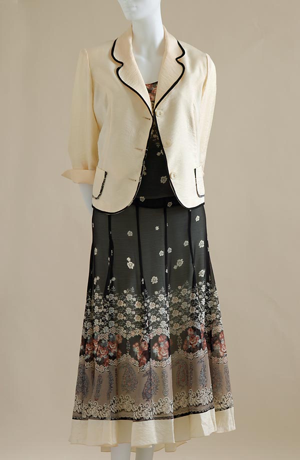 Kabátek, podšívkovaný top, sukně s bordurou
